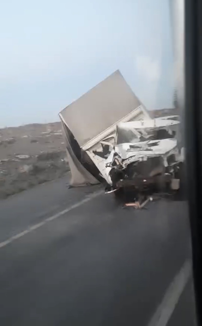 ESKİŞEHİR'DE KONTROLDEN ÇIKAN KAMYONUN REFÜJE ÇARPMASI SONUCUNDA GERÇEKLEŞEN KAZADA YARALANAN...