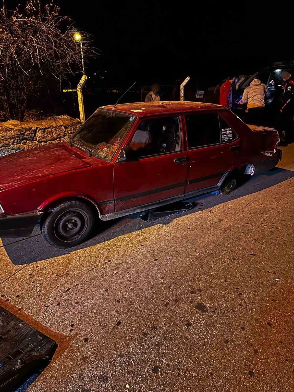 ESKİŞEHİR'DE POLİS EKİPLERİNİN ‘DUR' İHTARINA UYMAYAN, TAKİP SONUCU YAKALANAN VE BİRÇOK TRAFİK...