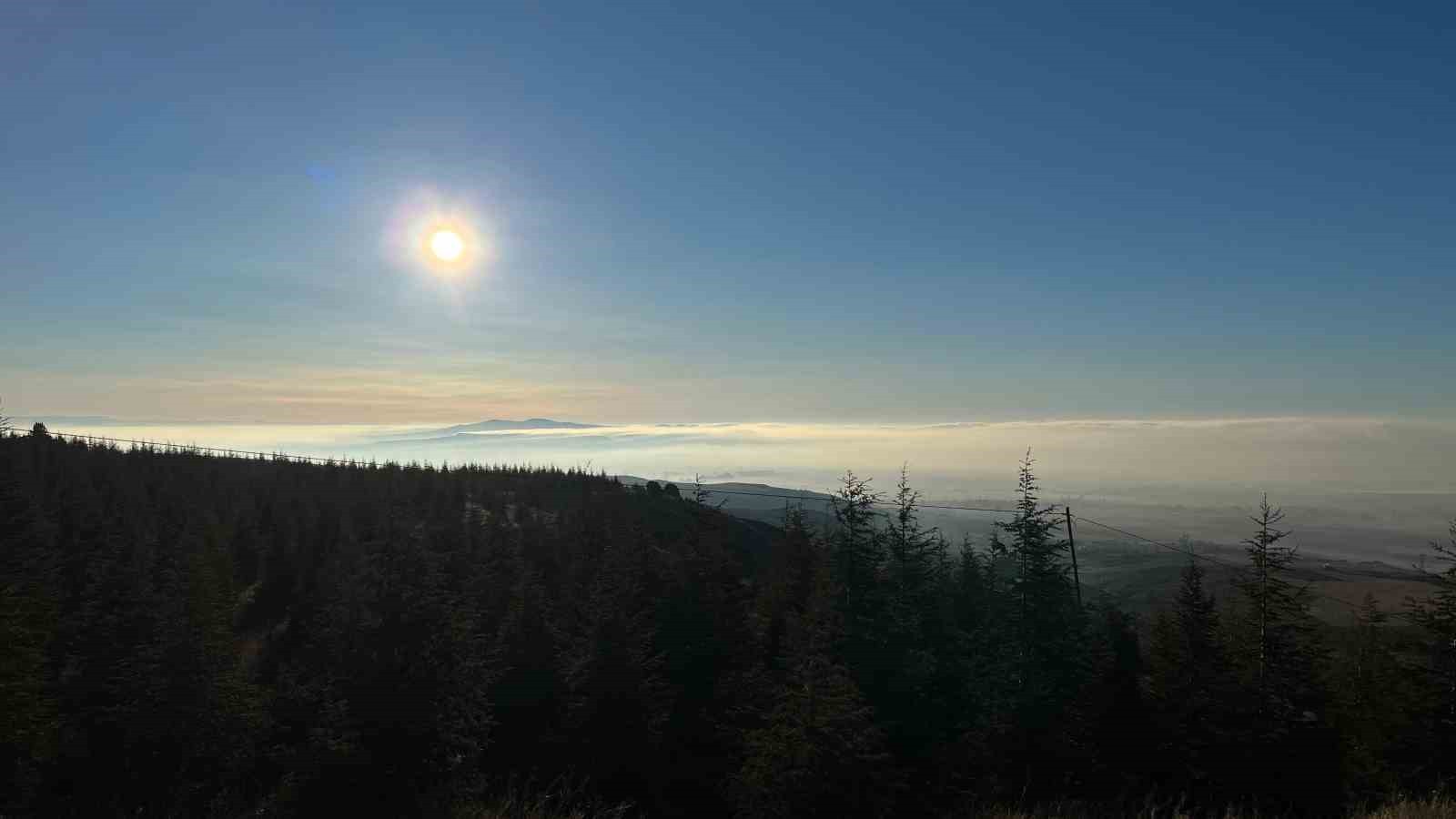 ESKİŞEHİR'İN GÜNEYBATISINDA KONUMLANAN BOZDAĞ'IN YÜKSEK RAKIMLI KESİMLERİ, SABAH SAATLERİNDE...