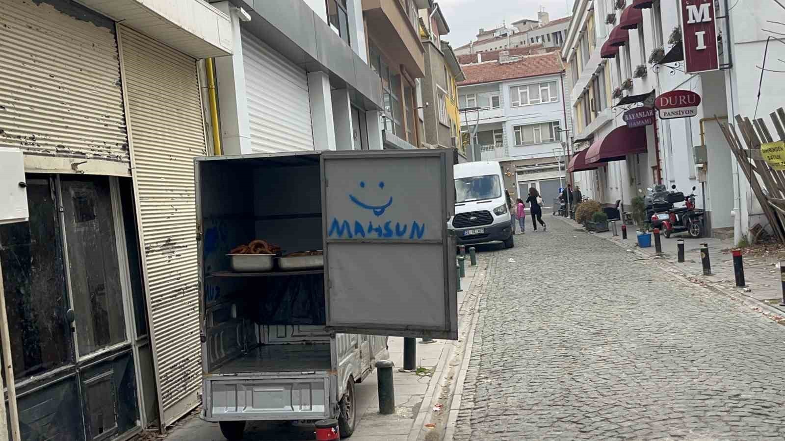 ESKİŞEHİR’DE BULUNAN BİR TATLI İMALATÇISI VATANDAŞLARIN SAĞLIĞINI HİÇE SAYARAK ÜRETİME DEVAM...