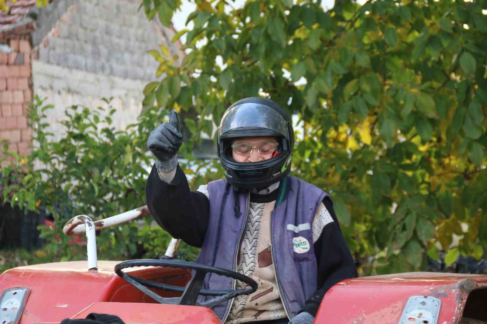 ESKİŞEHİR’DE YAŞAYAN 67 YAŞINDAKİ ÇİFTÇİ YENİ YÖNETMELİĞE UYGUN ŞEKİLDE KASKA, KORUYUCU GÖZLÜK VE...