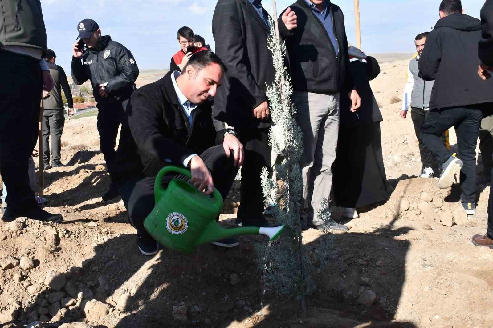 ESKİŞEHİR’İN BEYLİKOVA İLÇESİNDE ŞEHİT EYÜP DERELİ’NİN ADININ VERİLDİĞİ AĞAÇLANDIRMA SAHASINA 5...