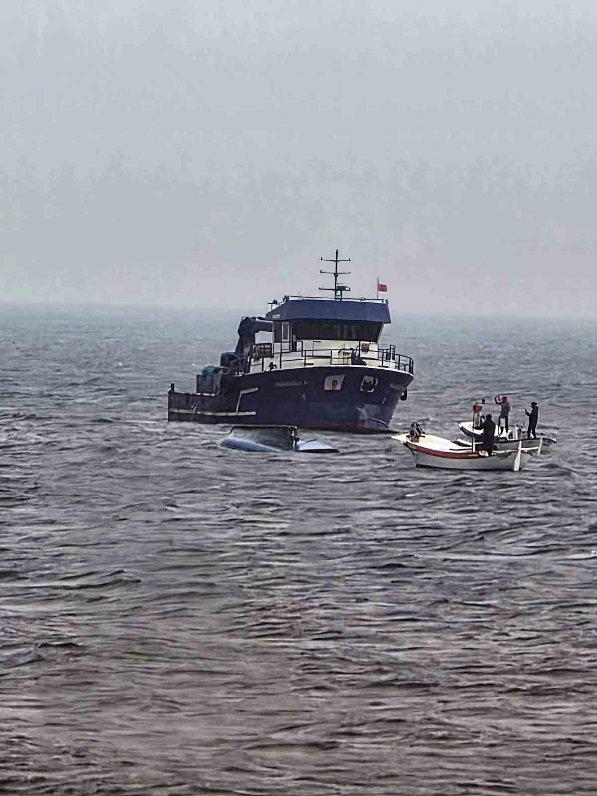 EYNESİL İLÇESİNDE ALABORA OLAN BALIKÇI TEKNESİNDE 1 KİŞİ HAYATINI KAYBETTİ, 2 KİŞİ İSE...