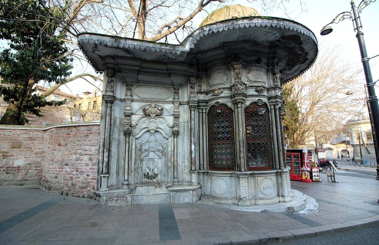 FATİH BELEDİYESİ, İSTANBUL’UN KADİM VAKIF KÜLTÜRÜNÜN SİMGELERİ OLAN SEBİLLERİ RESTORE EDEREK...