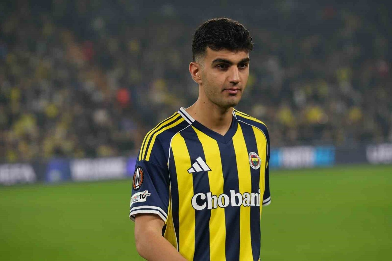 FENERBAHÇE’DE BUGÜN İLK KEZ 11’DE FORMA ŞANSI BULAN YİĞİT EFE DEMİR, FERENCVAROS MAÇINDA YAŞADIĞI...