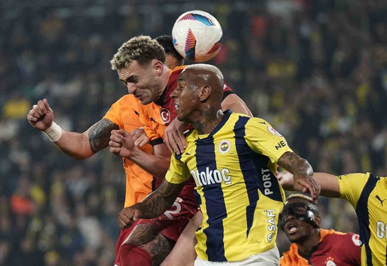 FENERBAHÇE İLE GALATASARAY ARASINDA OYNANAN SON 10 DERBİDE SARI-KIRMIZILILAR 1'İ HÜKMEN 5...