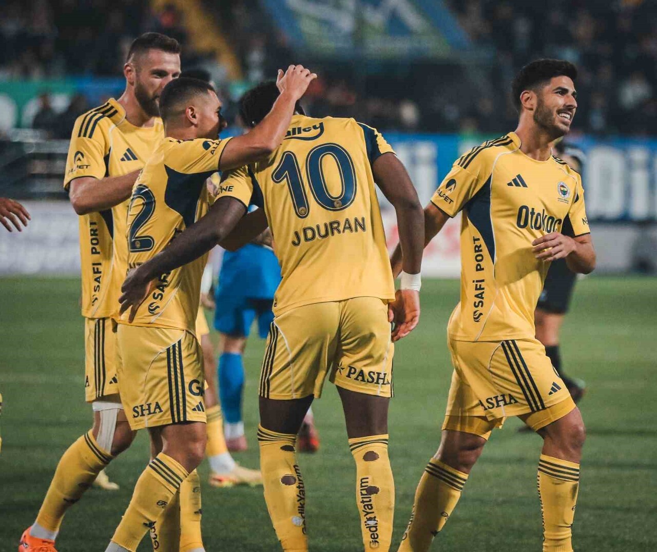 FENERBAHÇE, TRENDYOL SÜPER LİG'DE ÇAYKUR RİZESPOR'U 5-2 YENERKEN RAKİBİNE KARŞI 13 MAÇLIK...