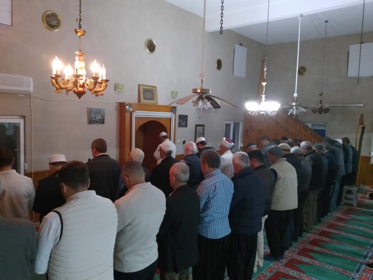 FETİH SURESİ TİLAVETİYLE BAŞLAYAN PROGRAM SABAH NAMAZININ EDASI, ZİKİRLER VE İLAHİLERLE SÜRDÜ....