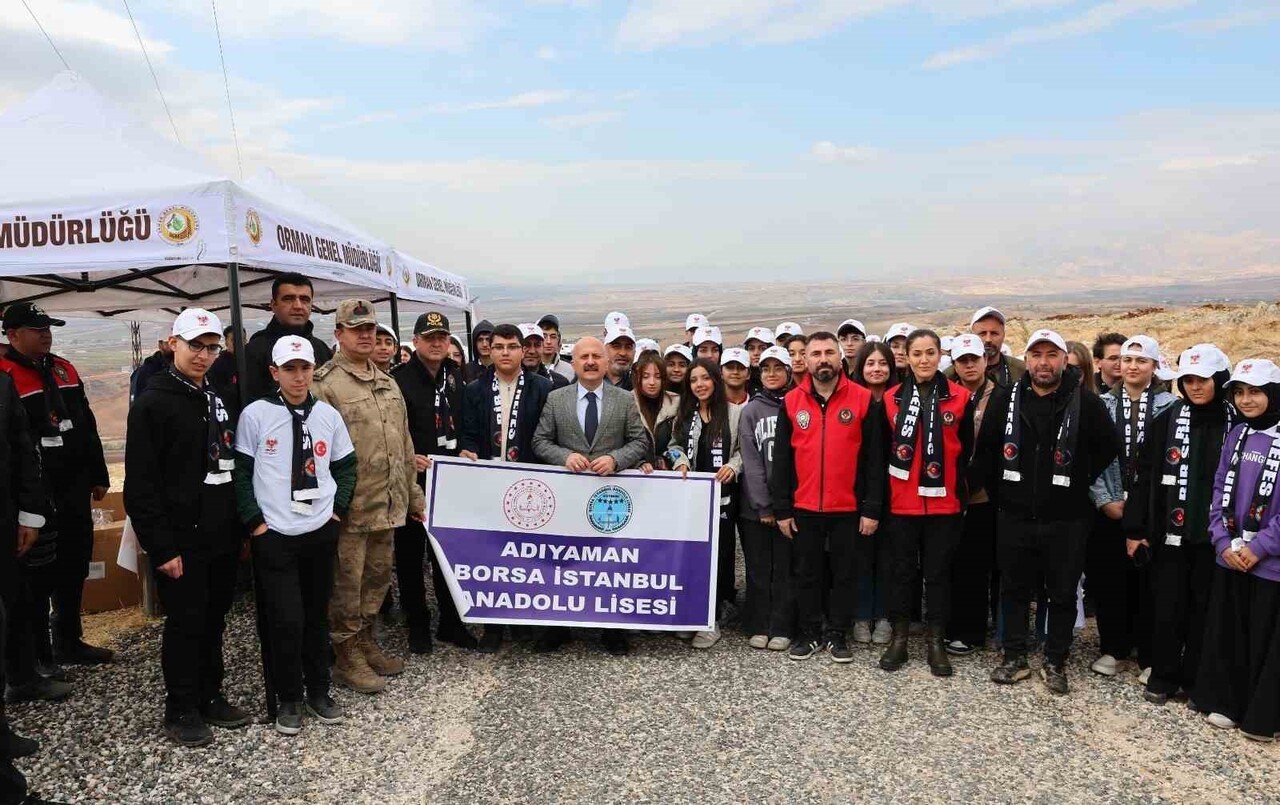 FİDANLAR ŞEHİTLER İÇİN TOPRAKLA BULUŞTU