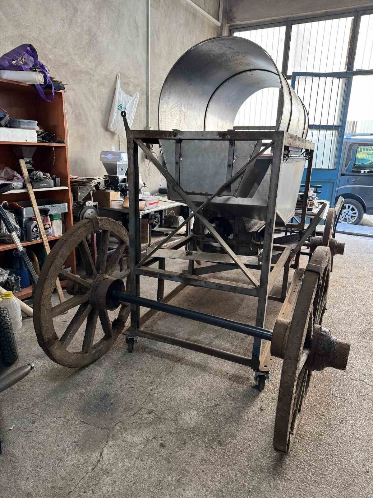 FINDIK TARİHİNİN EN ÖNEMLİ MEKANİK YENİLİKLERİNDEN BİRİ KABUL EDİLEN VE DÜNYANIN İLK FINDIK SOYMA...