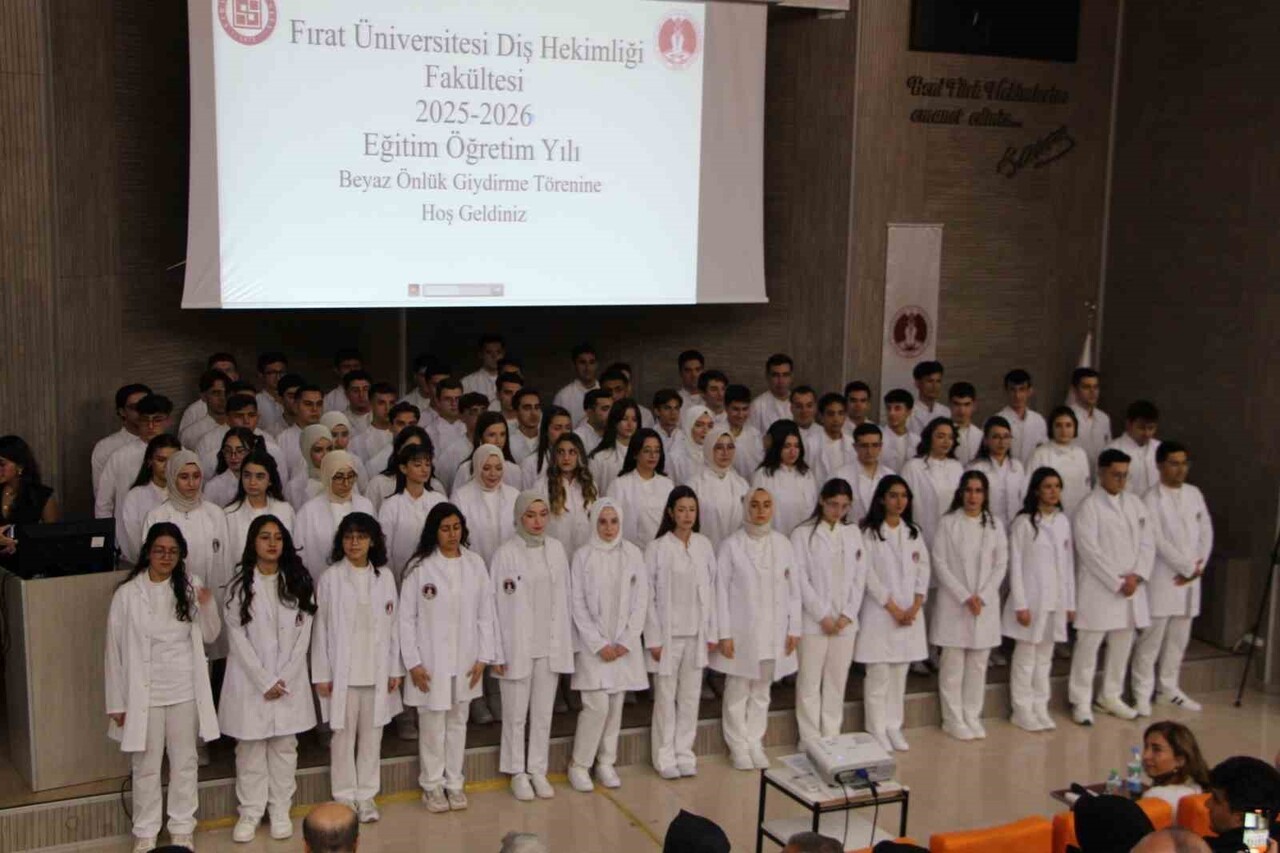 FIRAT ÜNİVERSİTESİ DİŞ HEKİMLİĞİ FAKÜLTESİ’NDE BEYAZ ÖNLÜK GİYME TÖRENİ...