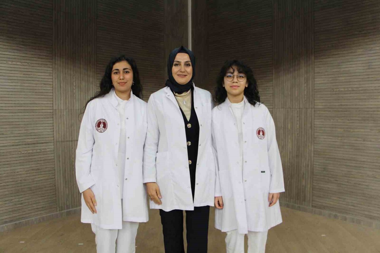 FIRAT ÜNİVERSİTESİ DİŞ HEKİMLİĞİ FAKÜLTESİ’NDE BEYAZ ÖNLÜK GİYME TÖRENİ...