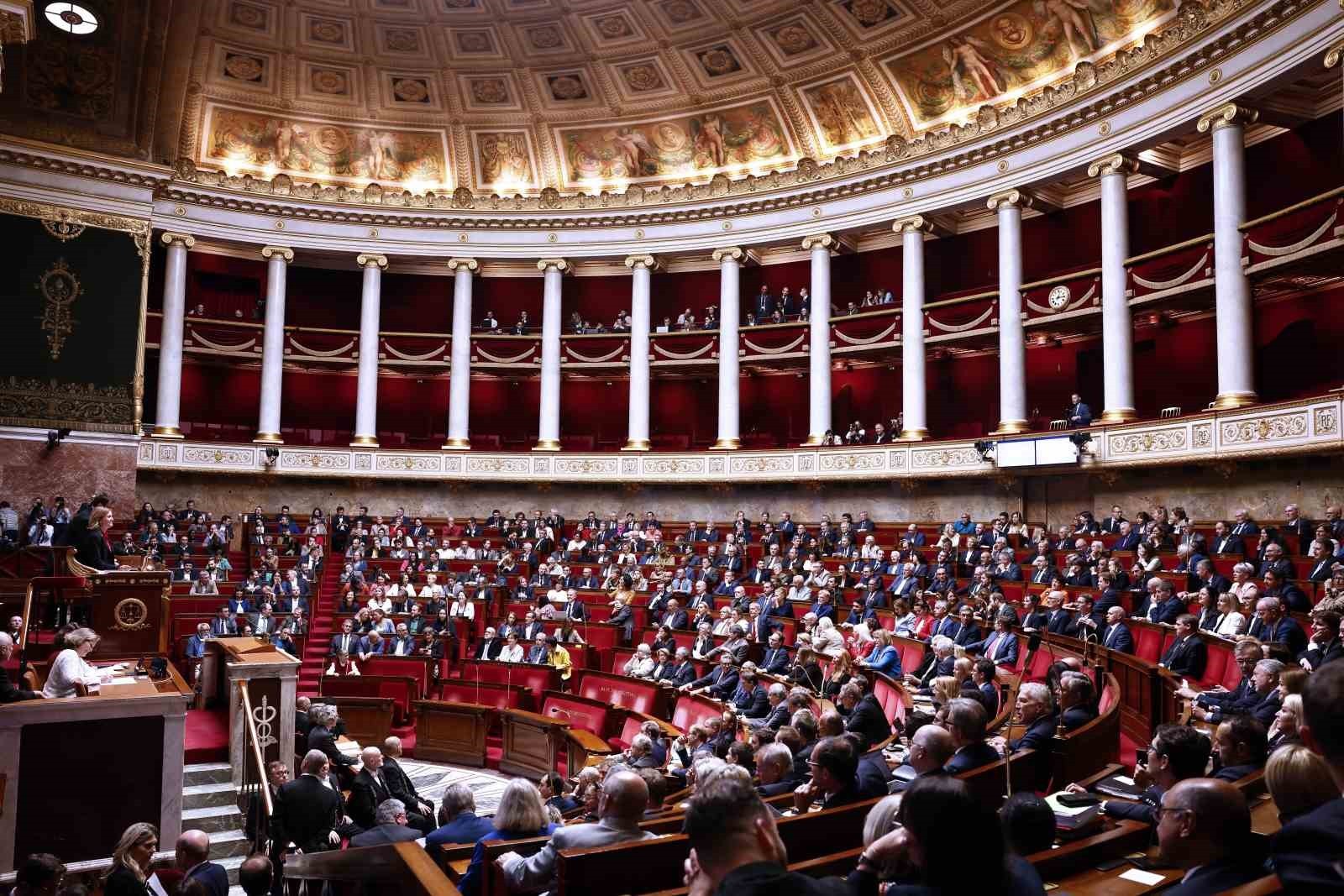 FRANSA’DA ULUSAL MECLİS’İNDE YAPILAN OYLAMADA ÜLKE GENELİNDE TARTIŞMALARA VE PROTESTOLARA NEDEN...
