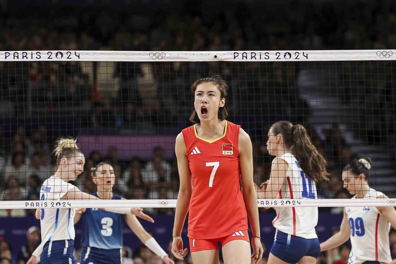 GALATASARAY KADIN VOLEYBOL TAKIMI, ORTA OYUNCU WANG YUANYUAN'I KADROSUNA KATTI.