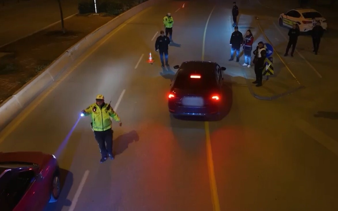 GAZİANTEP'TE 'HUZUR-27' UYGULAMASINDA 28 ARANAN ŞAHIS YAKALANDI, 134 ARACA 1 MİLYON 108 BİN TL...