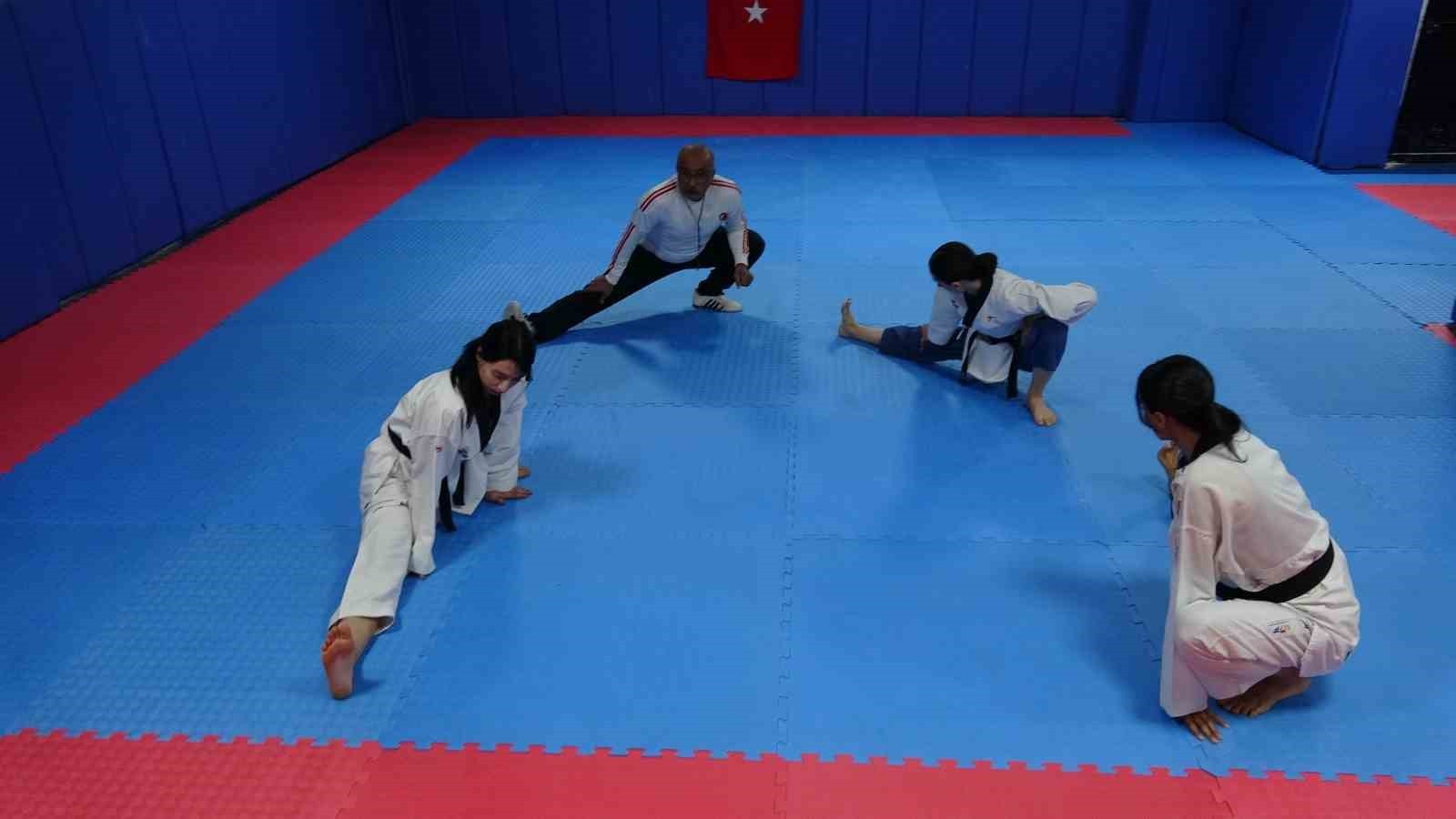 GAZİANTEP'TE, 44 YIL ÖNCE TEKVANDOYA BAŞLAYAN, ARALARINDA TÜRKİYE VE AVRUPA ŞAMPİYONLUKLARININ...