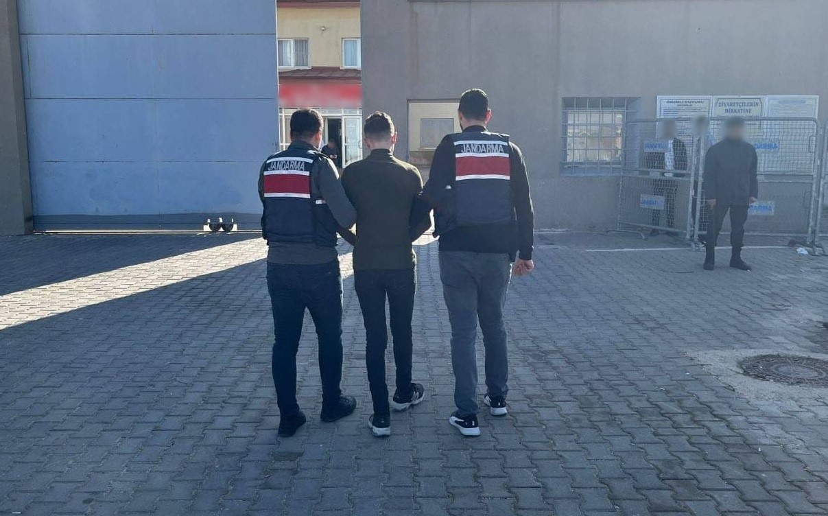 GAZİANTEP'TE HIRSIZLIK SUÇUNDAN KESİNLEŞMİŞ 16 YIL HAPİS CEZASIYLA ARANAN ŞAHIS, JANDARMA...