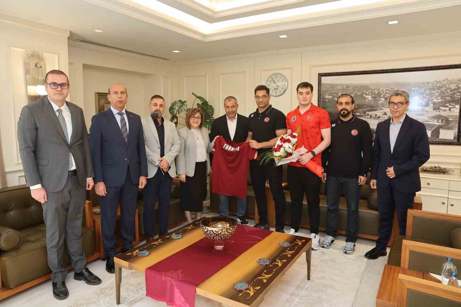 GAZİANTEP BÜYÜKŞEHİR BELEDİYE BAŞKANI FATMA ŞAHİN, YÜZME BRANŞINDA "OLİMPİK KADRO SPORCUSU" OLARAK...