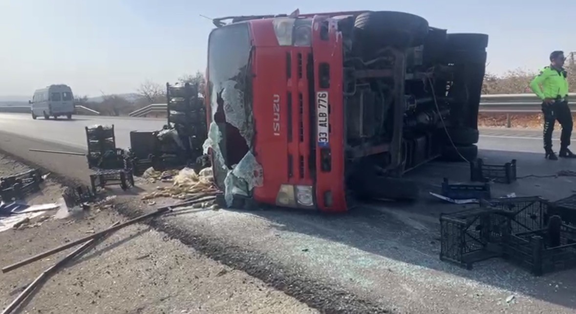 GAZİANTEP’TE 3 ARACIN KARIŞTIĞI ZİNCİRLEME KAZA: 9 YAŞINDAKİ ÇOCUK KURTARILAMADI