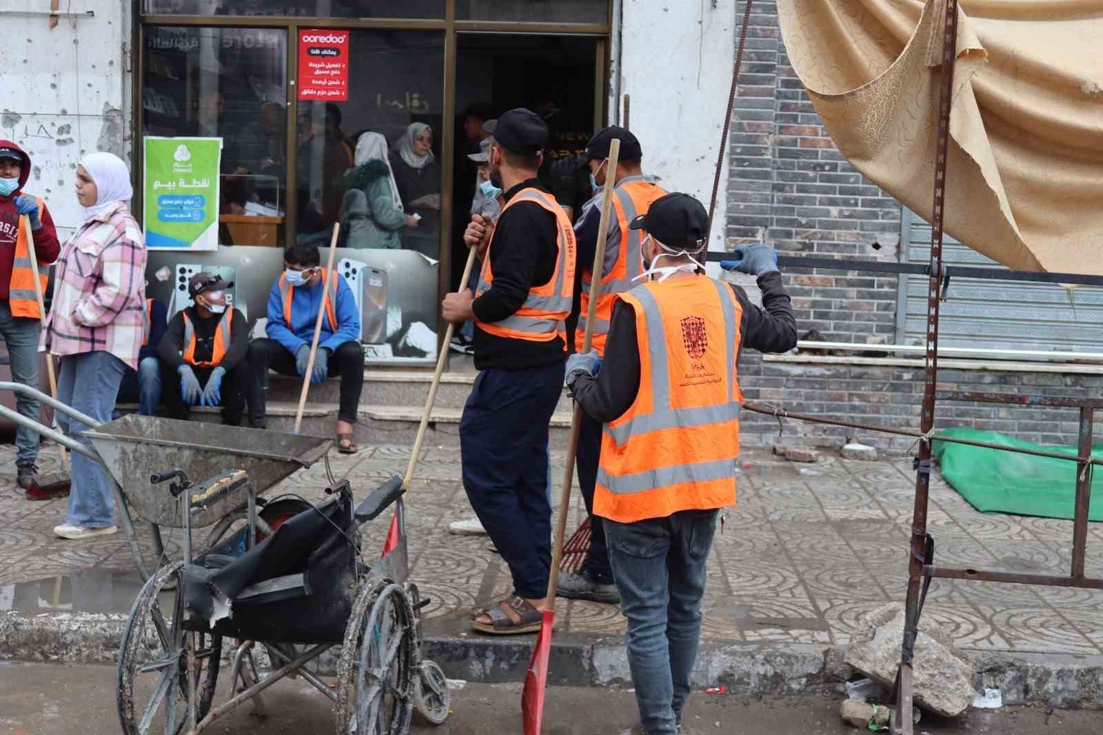 GAZZE BELEDİYESİ’NİN İSRAİL SALDIRILARINDA BÜYÜK YIKIM GÖREN ŞEHİRDE BAŞLATTIĞI "YENİDEN İNŞA...
