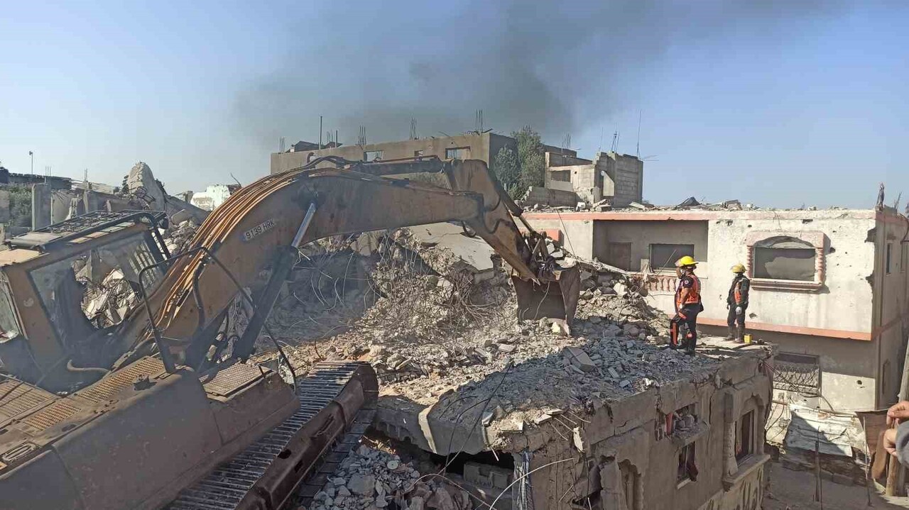 GAZZE (İHA) - GAZZE ŞERİDİ’NİN MERKEZİNDEKİ SİVİL SAVUNMA MÜDÜRÜ TÜMGENERAL RAMİ EL-AİDİ...