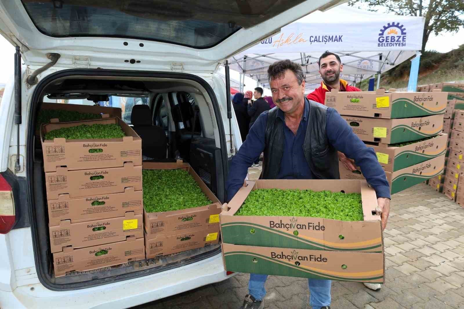 GEBZE'DE TARIMSAL ÜRETİMİ GÜÇLENDİRMEK VE MALİYETLERİNİ AZALTMAK AMACIYLA ÇİFTÇİLERE TOPLAM 500...