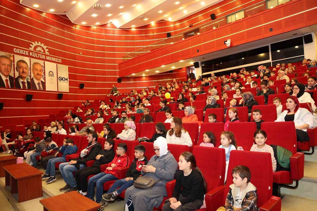 GEBZE BELEDİYESİ, ARA TATİL ETKİNLİKLERİ KAPSAMINDA "HARİKA KANATLAR DÜNYA TURU" ADLI ANİMASYON...