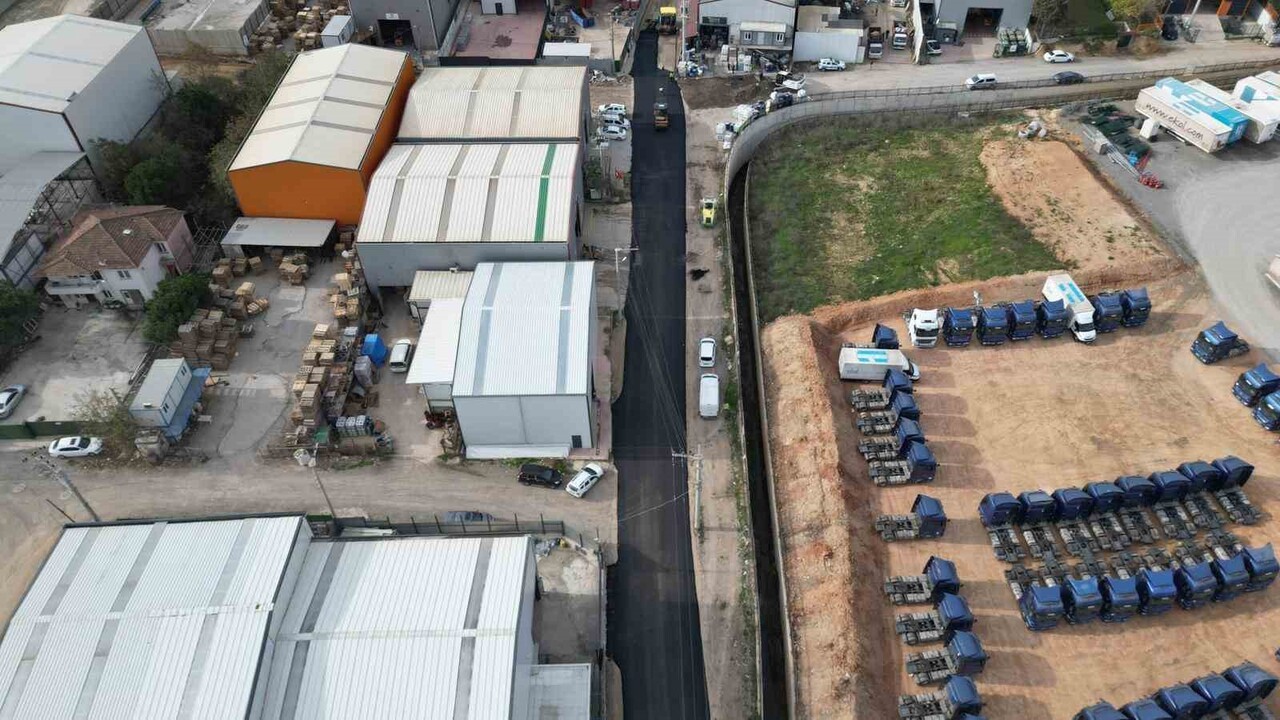 GEBZE BELEDİYESİ FEN İŞLERİ MÜDÜRLÜĞÜ EKİPLERİ, İLÇE GENELİNDE ULAŞIM KONFORUNU ARTIRMAK VE...