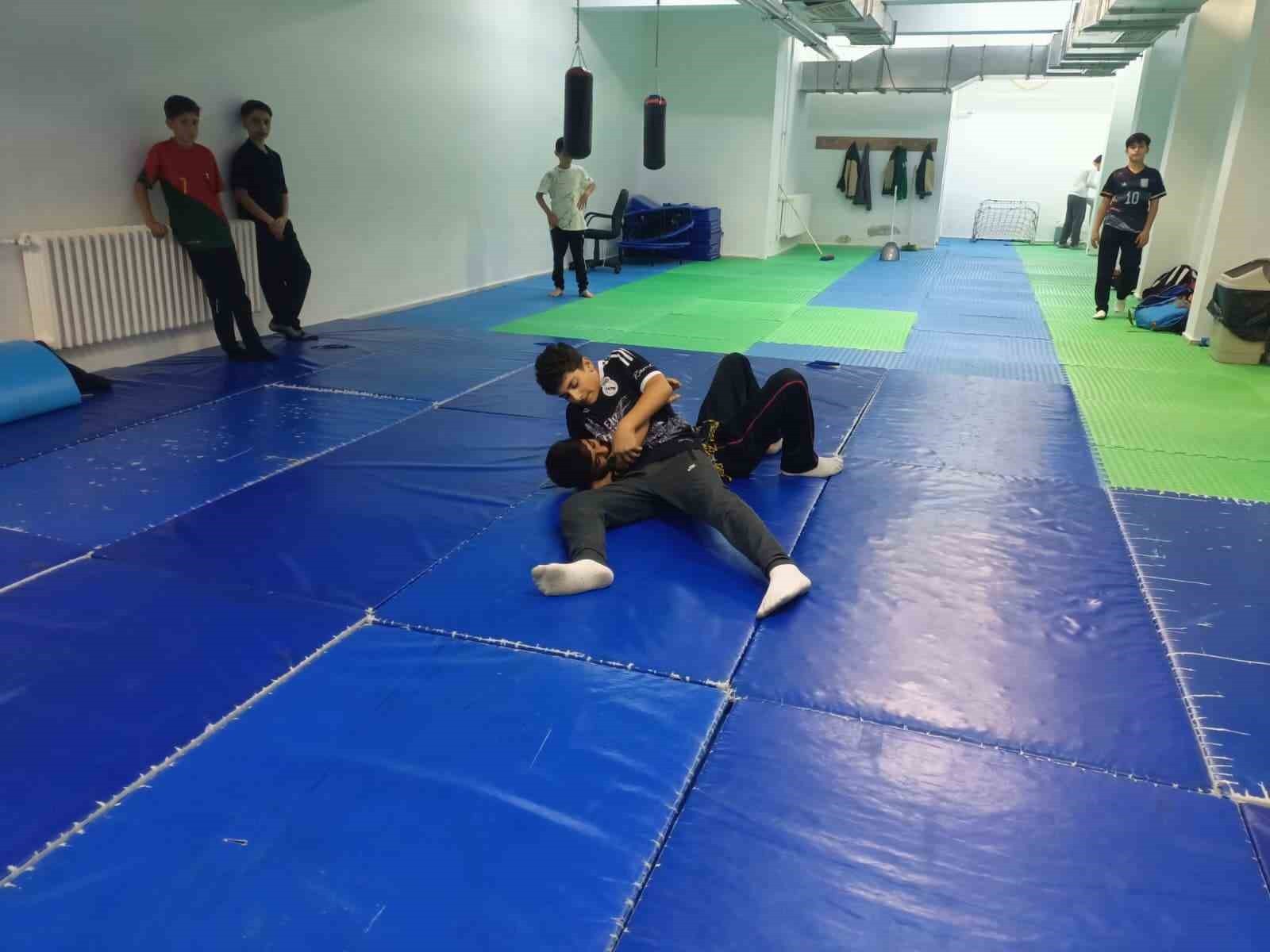 GEÇTİĞİMİZ YIL YOZGAT’TA DÜZENLENEN KARAKUCAK TÜRKİYE ŞAMPİYONASI’NDA ELAZIĞ’I TEMSİL EDEN...