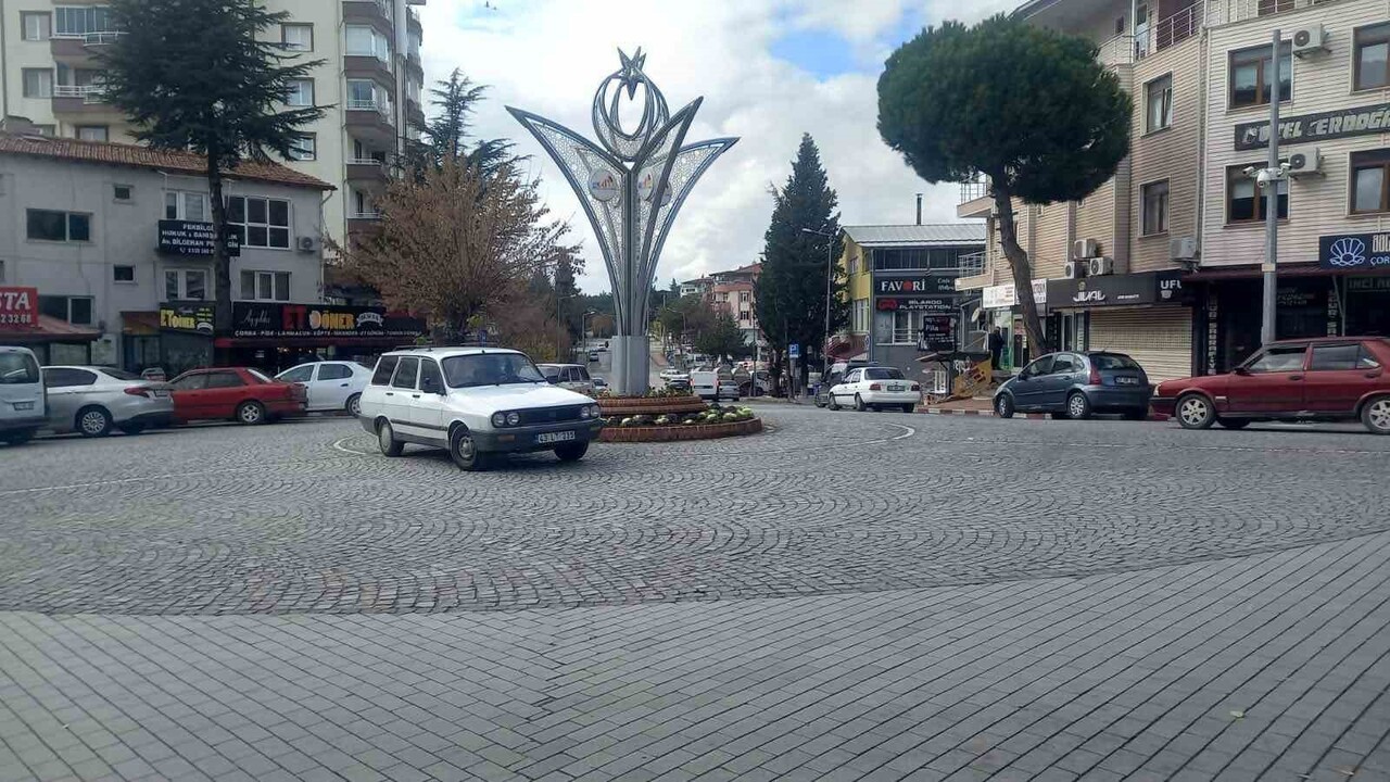 GEDİZ'DE 4.0 BÜYÜKLÜĞÜNDE DEPREM