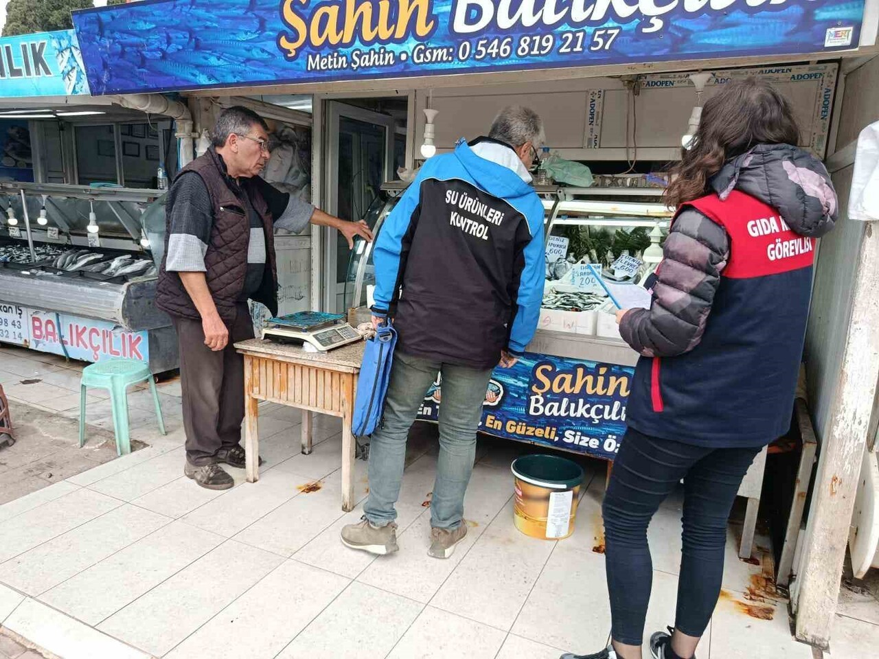GELİBOLU'DA İLÇE TARIM VE ORMAN MÜDÜRLÜĞÜ EKİPLERİNCE BALIK SATIŞ YERLERİNDE DENETİMLER...