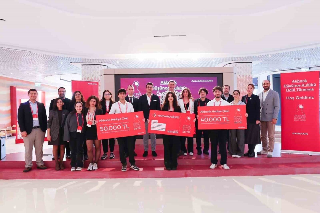 GENÇLERİN FİKİRLERİYLE GELECEĞE YÖN VEREN AKBANK DÜŞÜNCE KULÜBÜ, BU YIL "KAPSAYICI BANKACILIK"...