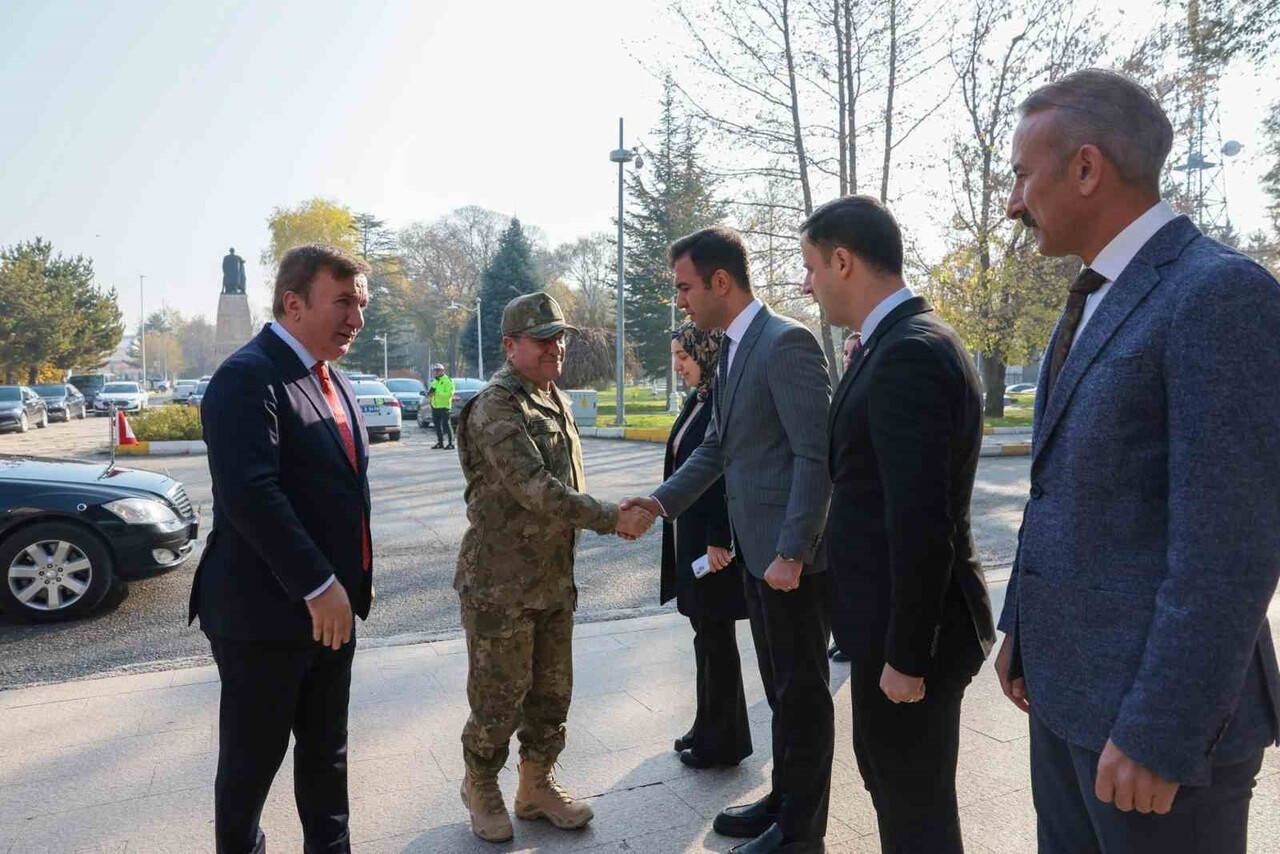 GENELKURMAY BAŞKANI ORGENERAL BAYRAKTAROĞLU, ERZİNCAN VALİLİĞİNİ ZİYARET ETTİ