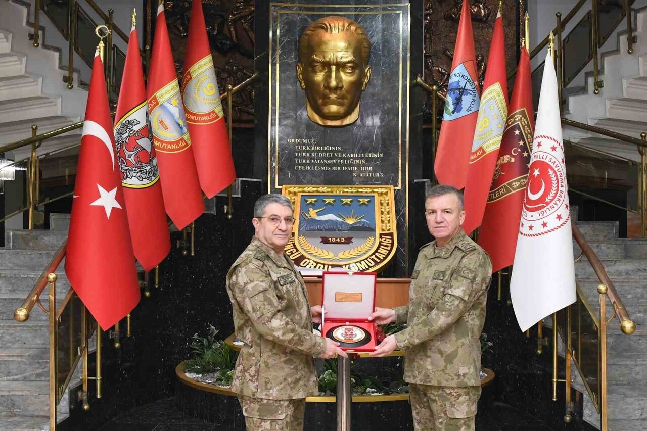 GENELKURMAY BAŞKANI ORGENERAL SELÇUK BAYRAKTAROĞLU, BERABERİNDEKİ EKİPLE BİRLİKTE ERZİNCAN’DA...