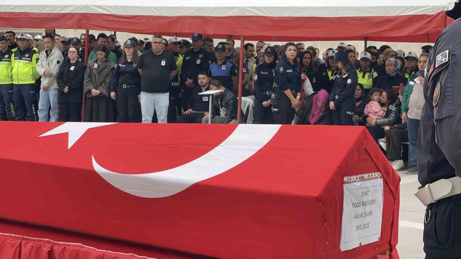 GÖREVİ BAŞINDA KALP KRİZİ GEÇİREN POLİS MEMURU ŞEHİT OLDU