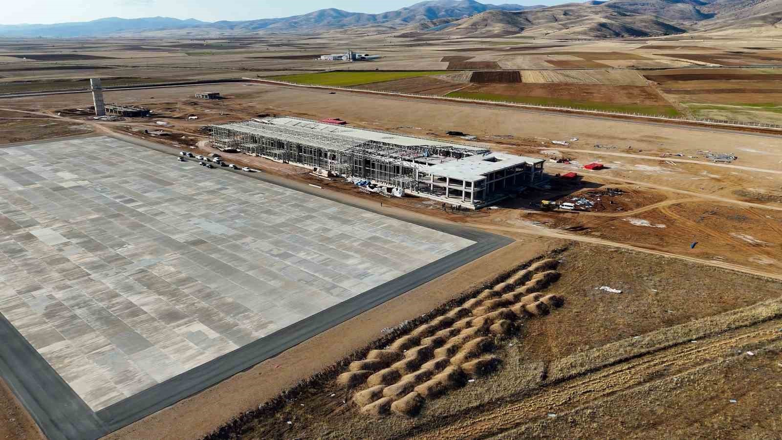 GÜMÜŞHANE-BAYBURT HAVALİMANI İNŞAATI DEVAM EDERKEN ÜST YAPIDA YÜZDE 70 ORANINDA İLERLEME...