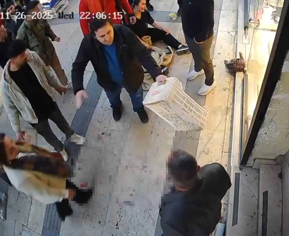 GÜMÜŞHANE’DE BOŞANMA AŞAMASINDAKİ ADAMIN EŞİNE KARŞI GERÇEKLEŞTİRDİĞİ BIÇAKLI SALDIRI ANLARI...