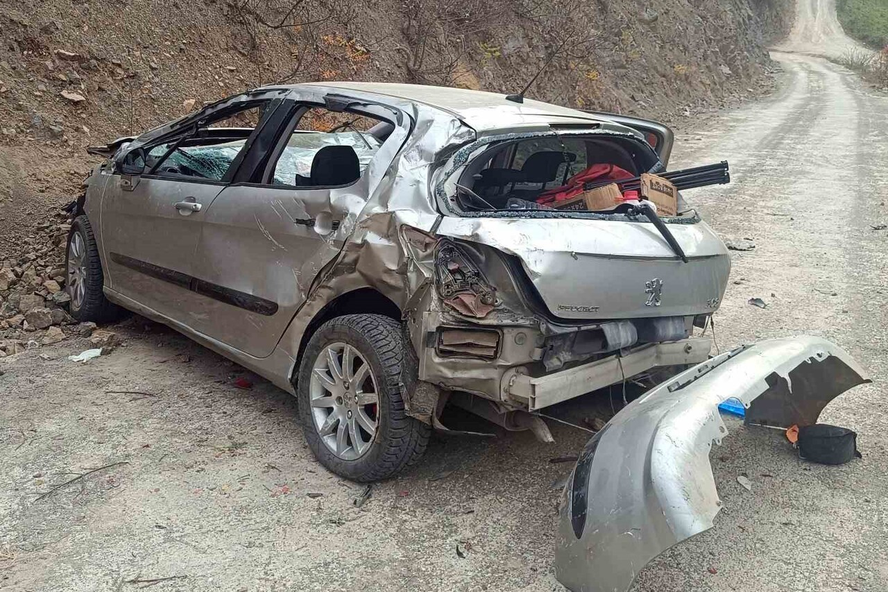 GÜMÜŞHANE’NİN KÜRTÜN İLÇESİNDE GECE YARISI KONTROLDEN ÇIKARAK 150 METRELİK UÇURUMA YUVARLANAN...