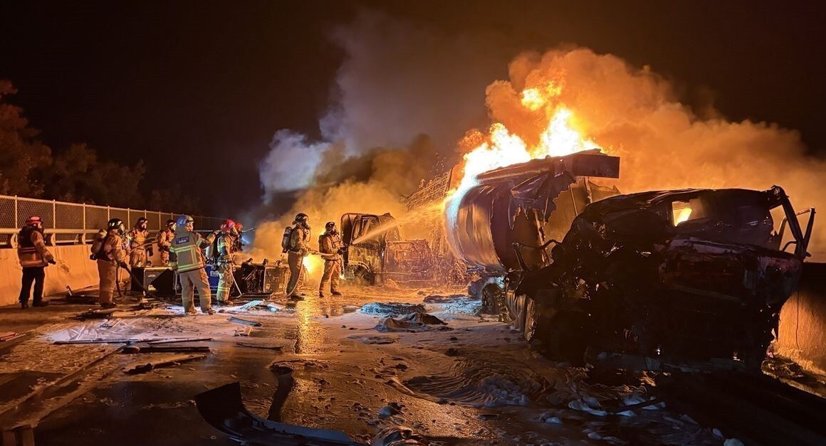 GÜNEY KORE'DE BİR YAKIT TANKERİ DAHİL 13 ARACIN KARIŞTIĞI ZİNCİRLEME KAZADA 2 KİŞİ ÖLDÜ, 4 KİŞİ...