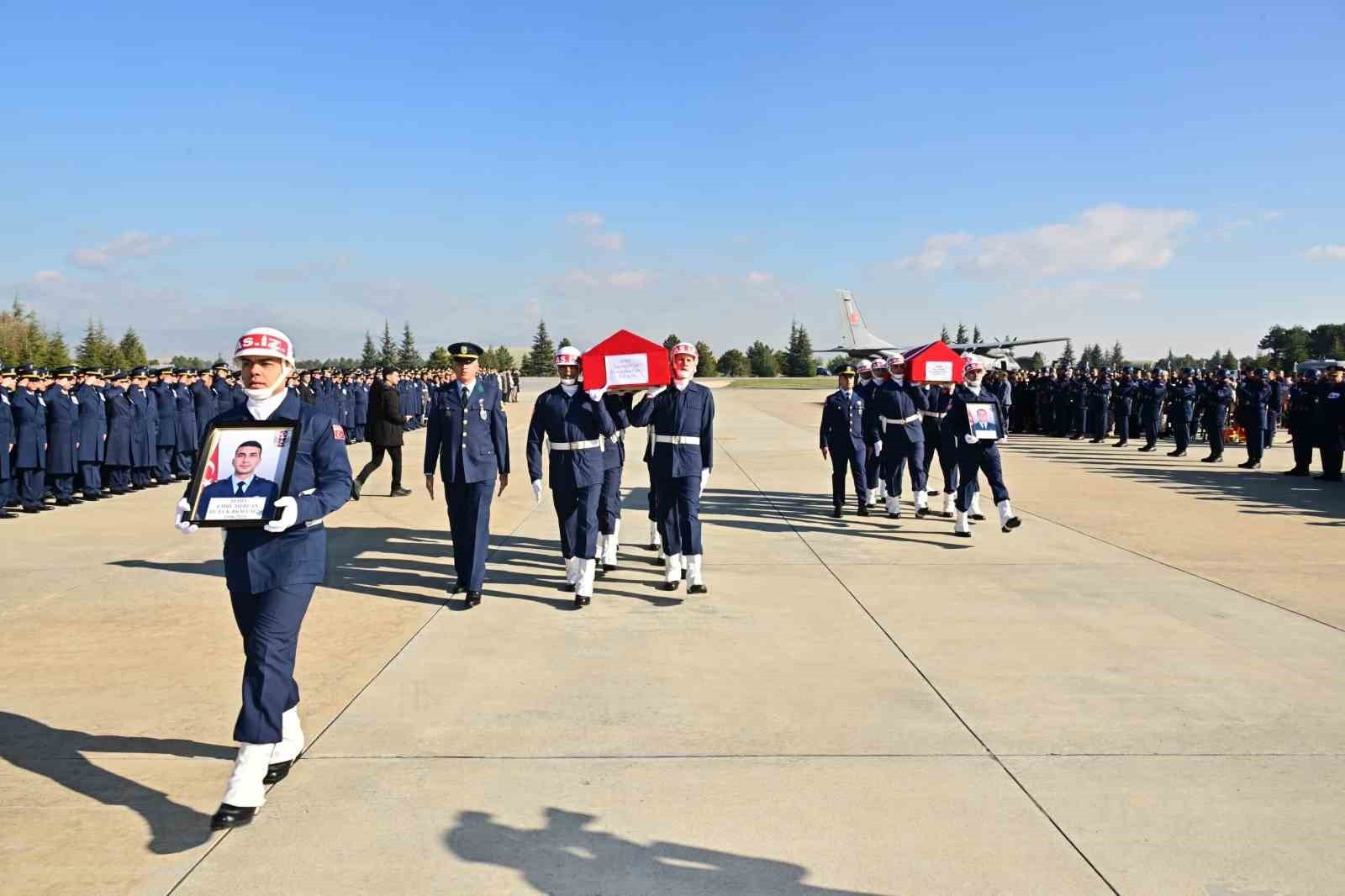 GÜRCİSTAN'DA DÜŞEN ASKERİ KARGO UÇAĞINDA BULUNAN 20 ŞEHİTTEN ESKİŞEHİRLİ HAVA UÇAK BAKIM ÜSTEĞMEN...