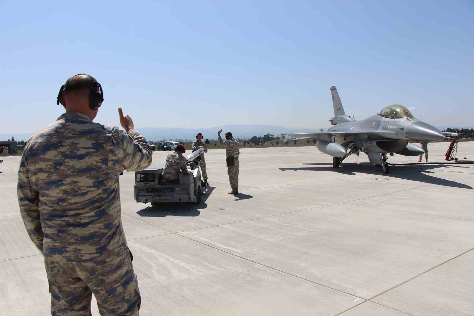 GÜRCİSTAN'DA DÜŞEN TÜRK HAVA KUVVETLERİ'NE AİT C-130 ASKERİ KARGO UÇAĞINDA BULUNAN 20 ASKERİ...