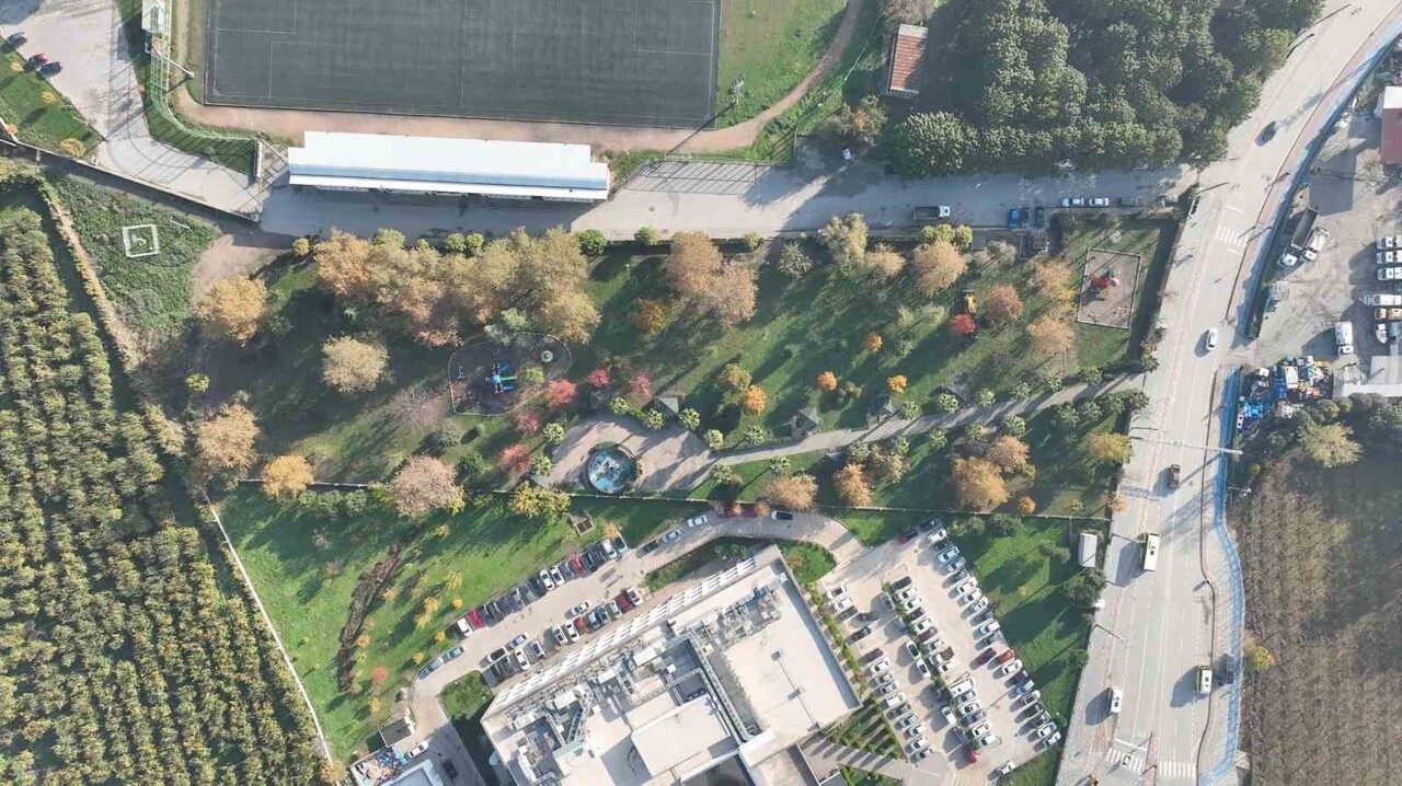 GÜRSU BELEDİYESİ, İLÇE MERKEZİNE YEMYEŞİL BİR ALAN KAZANDIRMAK İÇİN ÇALIŞMALARA...