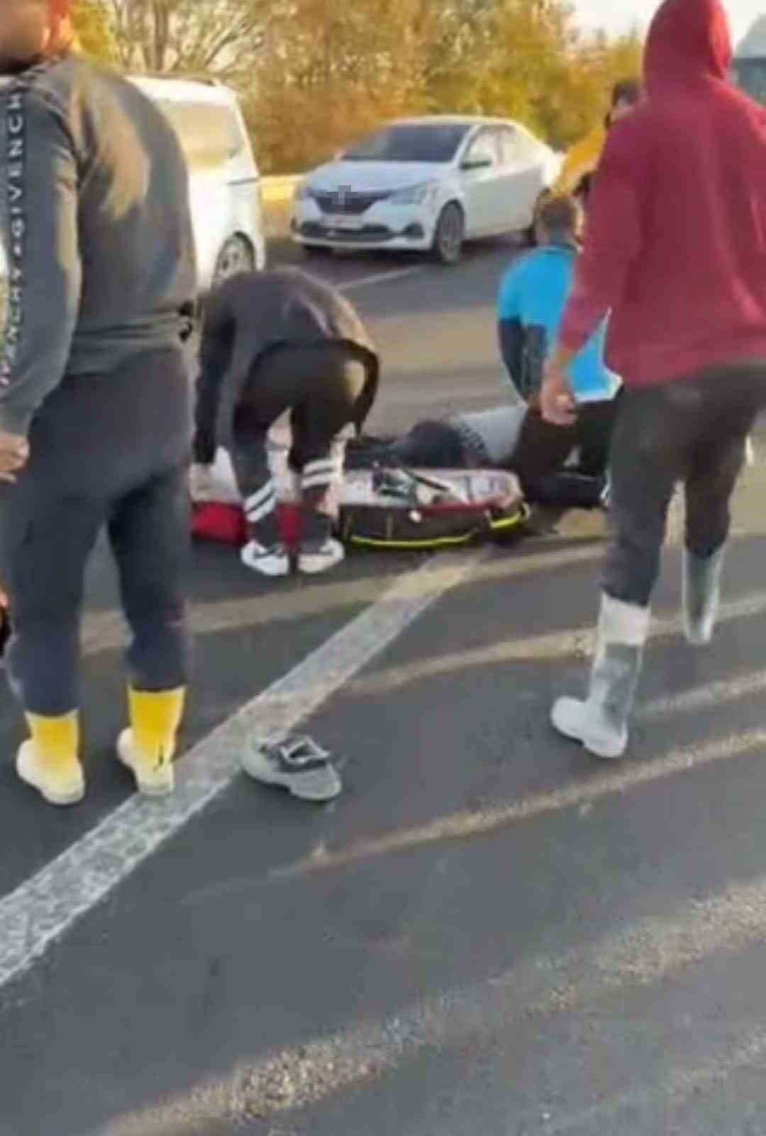 HAFİF TİCARİ ARAÇ DEVRİLDİ: 1 ÖLÜ, 3 YARALI