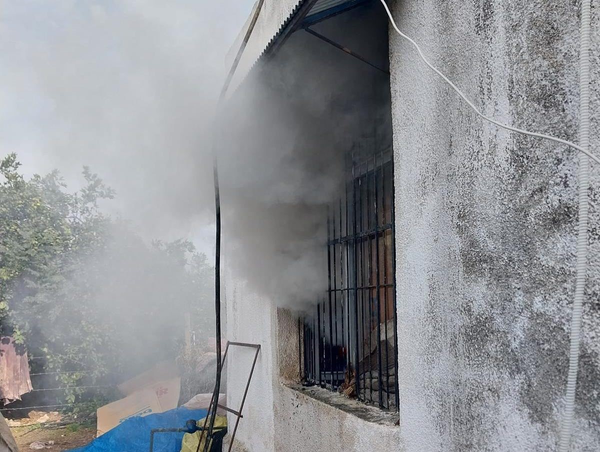HATAY'DA ALEVLERE TESLİM OLAN MÜSTAKİL EVDE ÇIKAN YANGINI İTFİAYE EKİPLERİ SÖNDÜRDÜ.