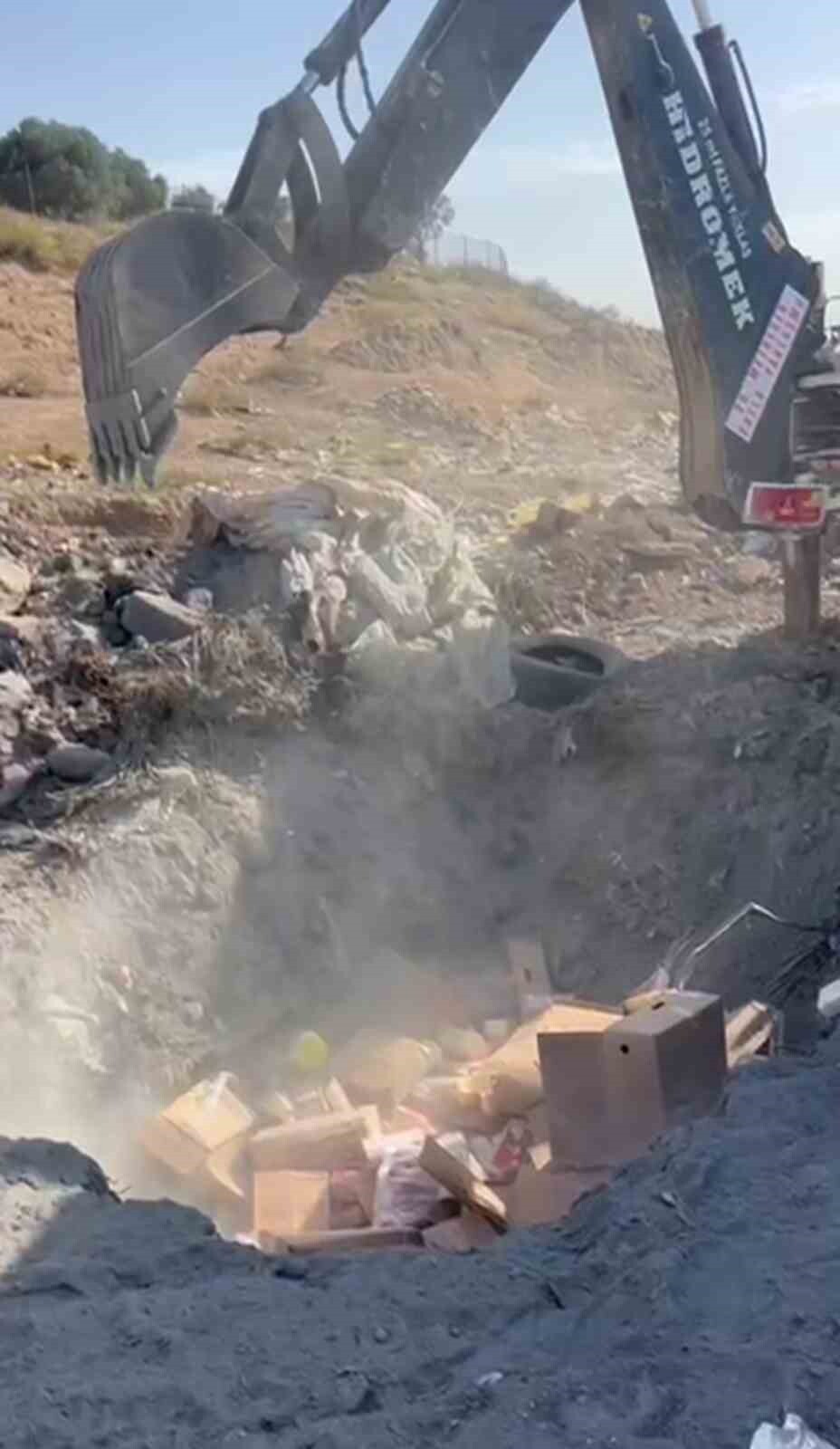 HATAY’DA DENETİMLERDE ELE GEÇİRİLEN VE HALK SAĞLIĞI TEHDİT EDEN  PEYNİR, KETÇAP İLE SUCUKTAN...