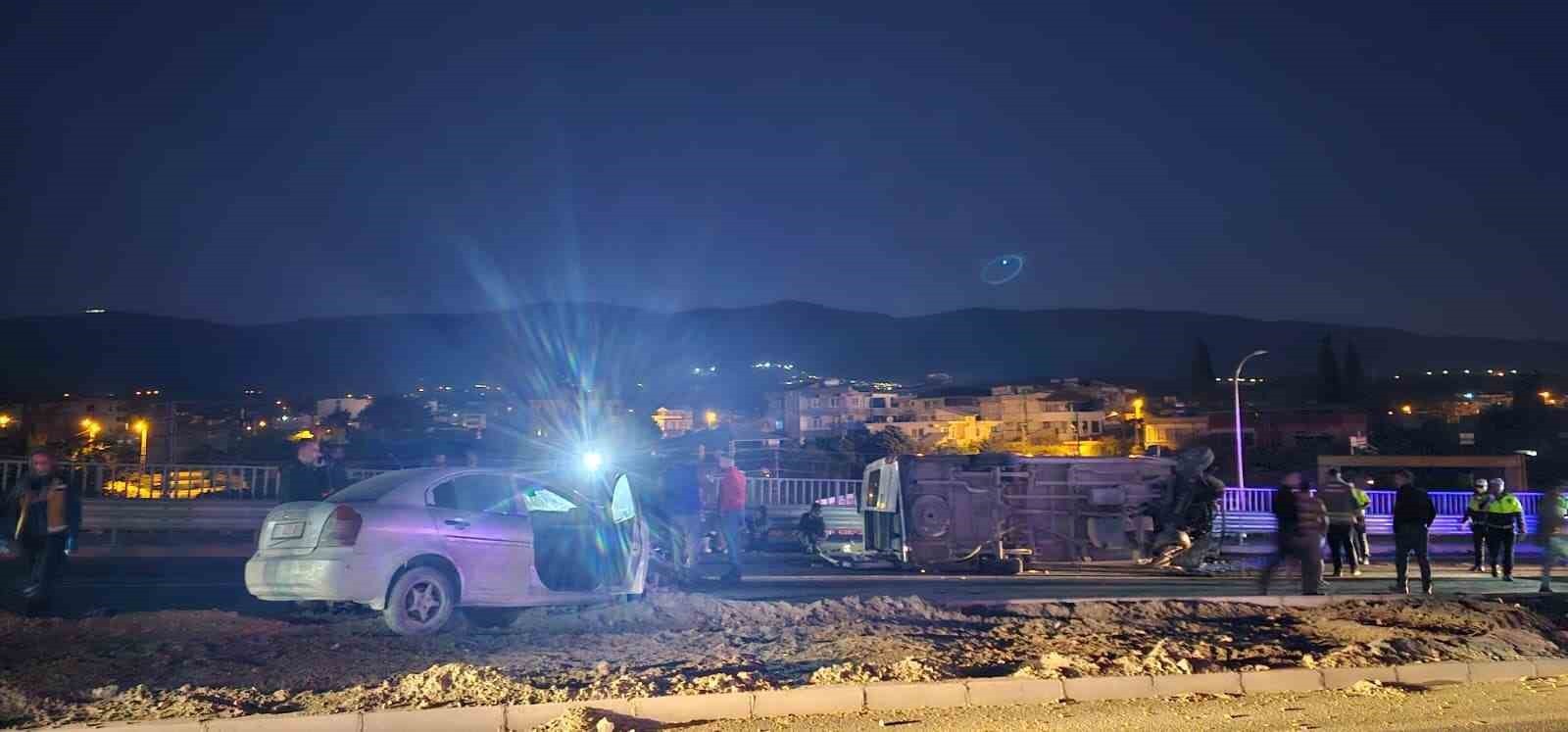 HATAY’DA MİNİBÜS VE OTOMOBİLİN ÇARPIŞMASIYLA YAŞANAN KAZADA 11 KİŞİ YARALANDI.