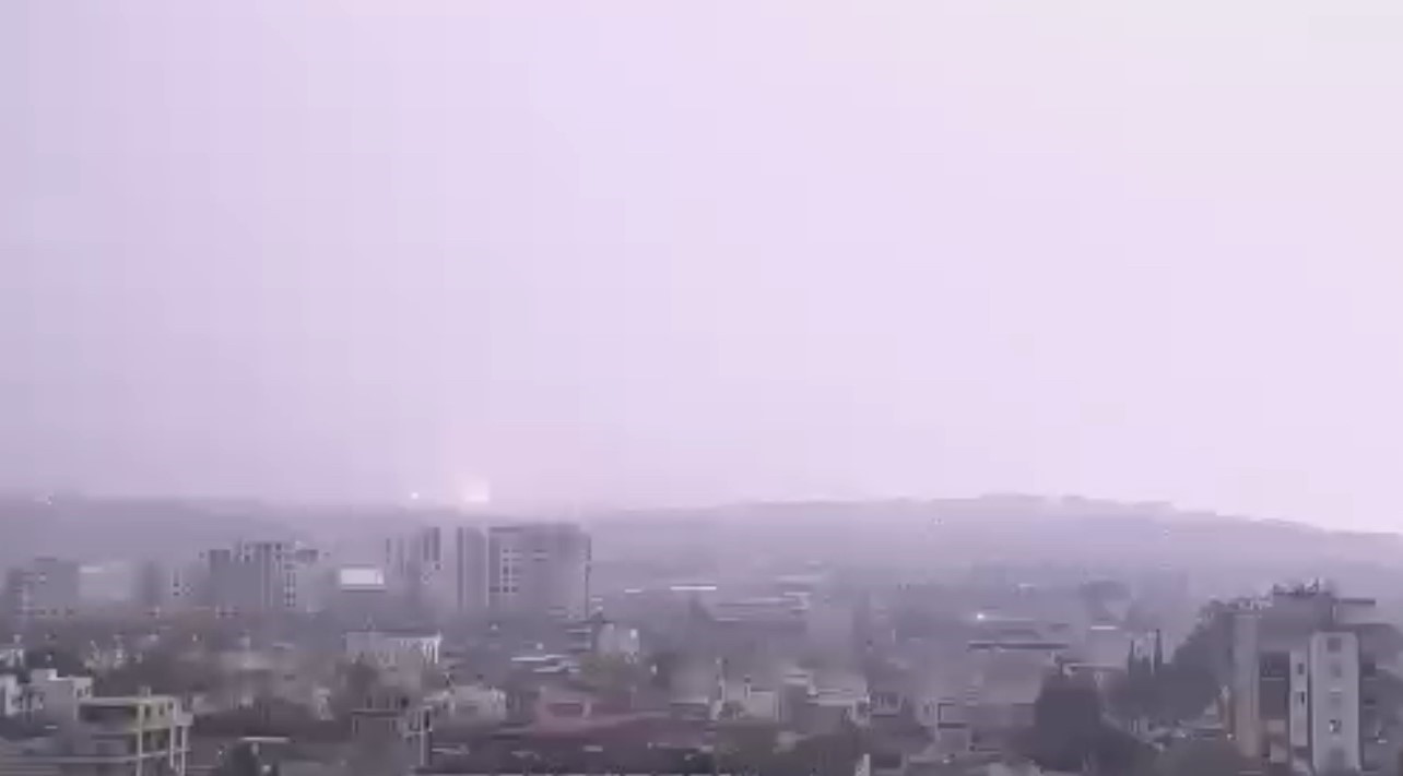 HATAY (İHA) - HATAY’IN İSKENDERUN İLÇESİNDE AKŞAM SAATLERİNDE BAŞLAYAN SAĞANAK YAĞIŞ SIRASINDA...