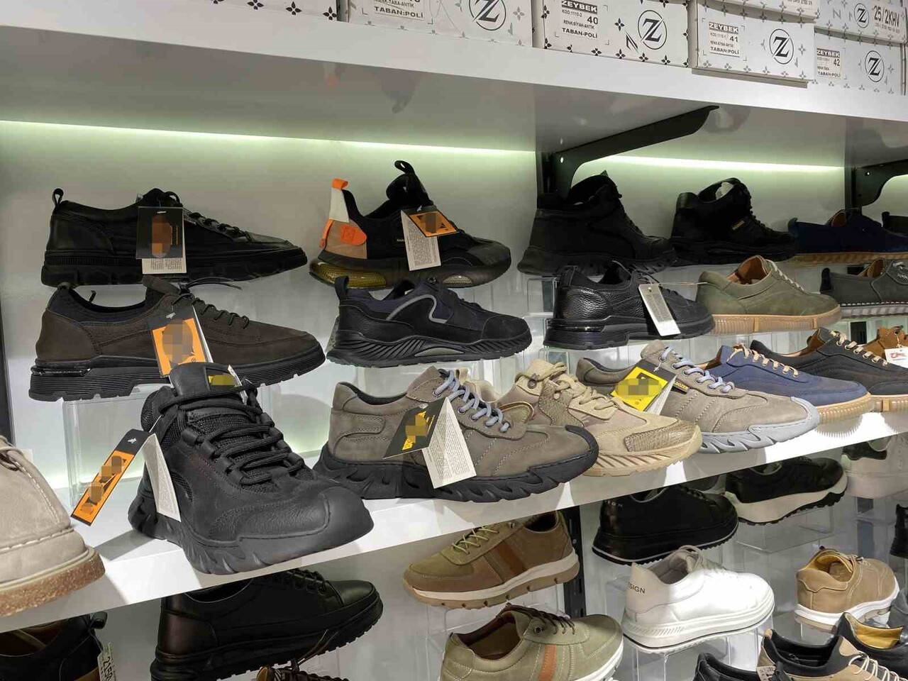 HAVALARIN SOĞUMASIYLA BİRLİKTE AYAKKABI TERCİHLERİ DEĞİŞMEYE BAŞLADI