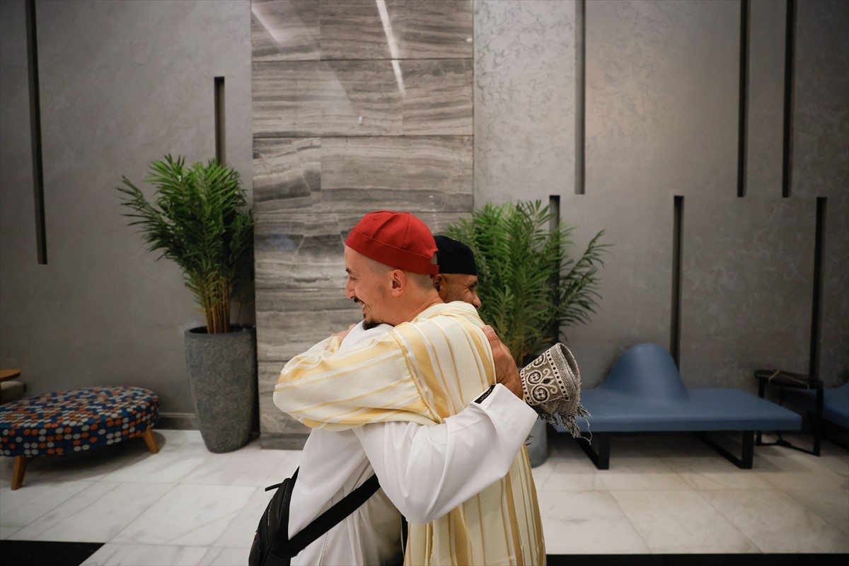 Hazreti Muhammed'in Mekke'den Medine'ye yaptığı hicret yolculuğunu hissetmek için dünyanın farklı...