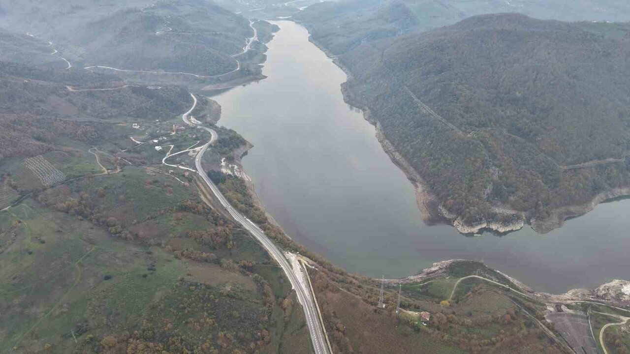 HEM İSTANBUL'UN SU İHTİYACININ BİR KISMINI KARŞILAYAN HEM DE DÜZCE OVASI'NDAKİ TARIM ARAZİLERİNE...